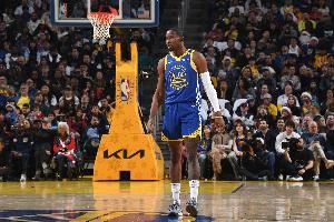 尬住了🥵Shams：勇士仍在等待库明加的去留 所有行动都因此受限