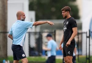 记者：尼科和奥赖利对阵巴勒莫表现不佳，不足以战狼队时首发