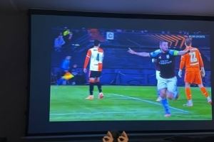 心系老东家！拉什福德社媒晒照，在家收看阿斯顿维拉的欧联比赛