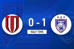 半场-成都蓉城暂0-1柔佛新山 胡荷韬伤退 蓉城半场6成控球0射正