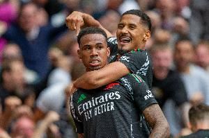 镜报：加布里埃尔是英超最具侵略性的中卫之一，他的价值无可替代