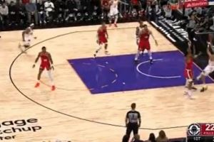 标志性动作!布克底线单吃对手 后转身翻身后仰跳投命中