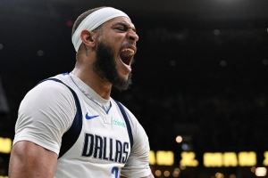 难得的流畅！拉塞尔策动攻势 克里斯蒂击地球助飞加福德重扣